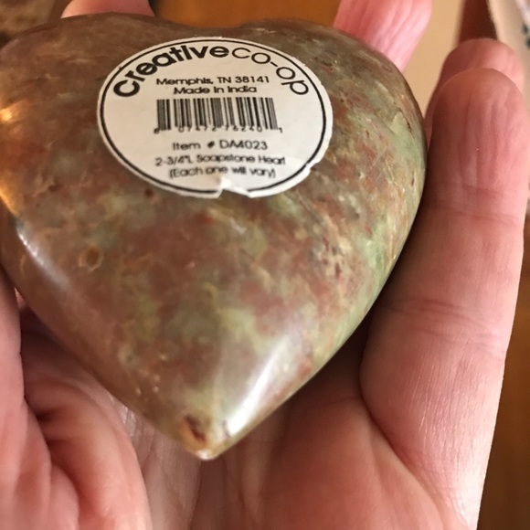 Soapstone heart shaped paperweight - Picture 4 of 12